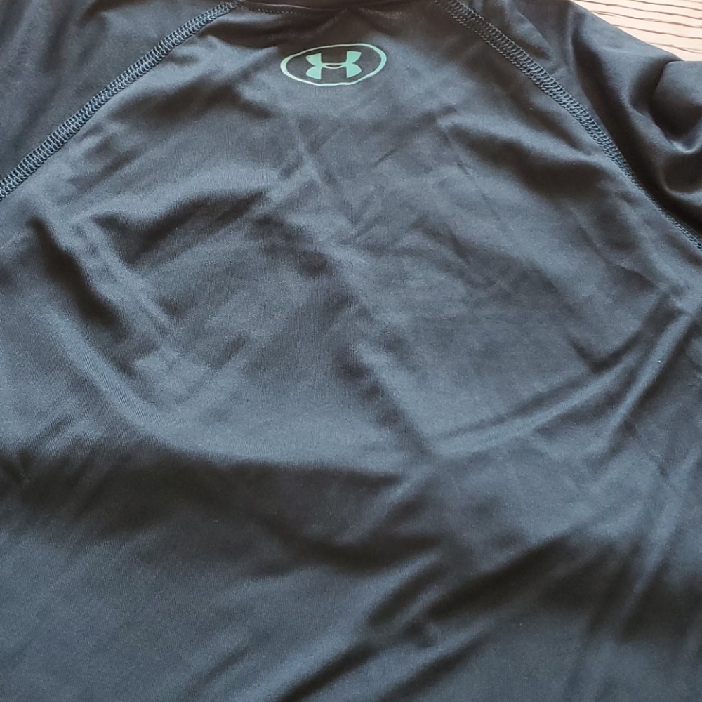 ๐๏ธ UNDER ARMOUR GIRLS L/S HEATGEAR SHIRT ๐โโ๏ธ - Picture 4 of 7